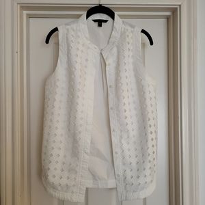 Banana Republic collarless sleeveless eyelet front top XS